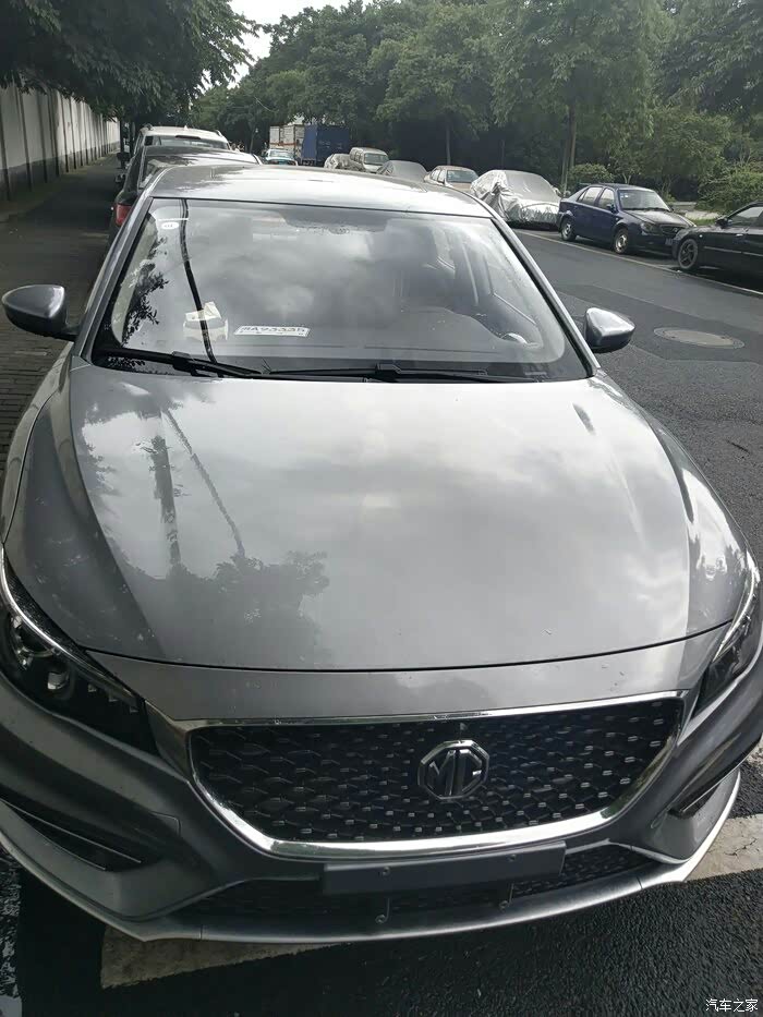 灰色真的看起来时尚很多.