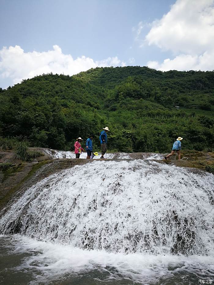 大撼伴我走天涯----(2017年夏天,貴州惠水縣崗度鎮野瀑布景點)