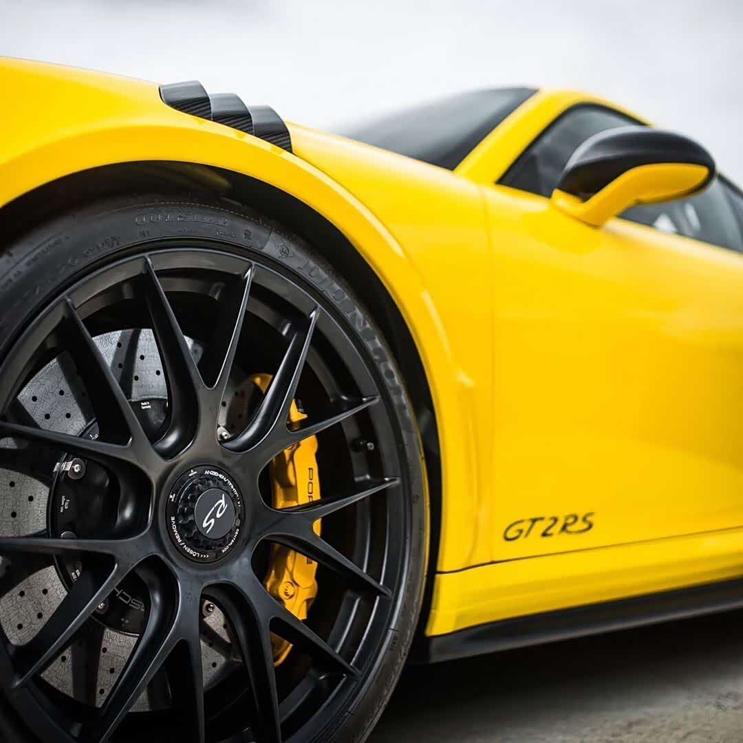 保时捷911 gt2rs 竞速黄车漆