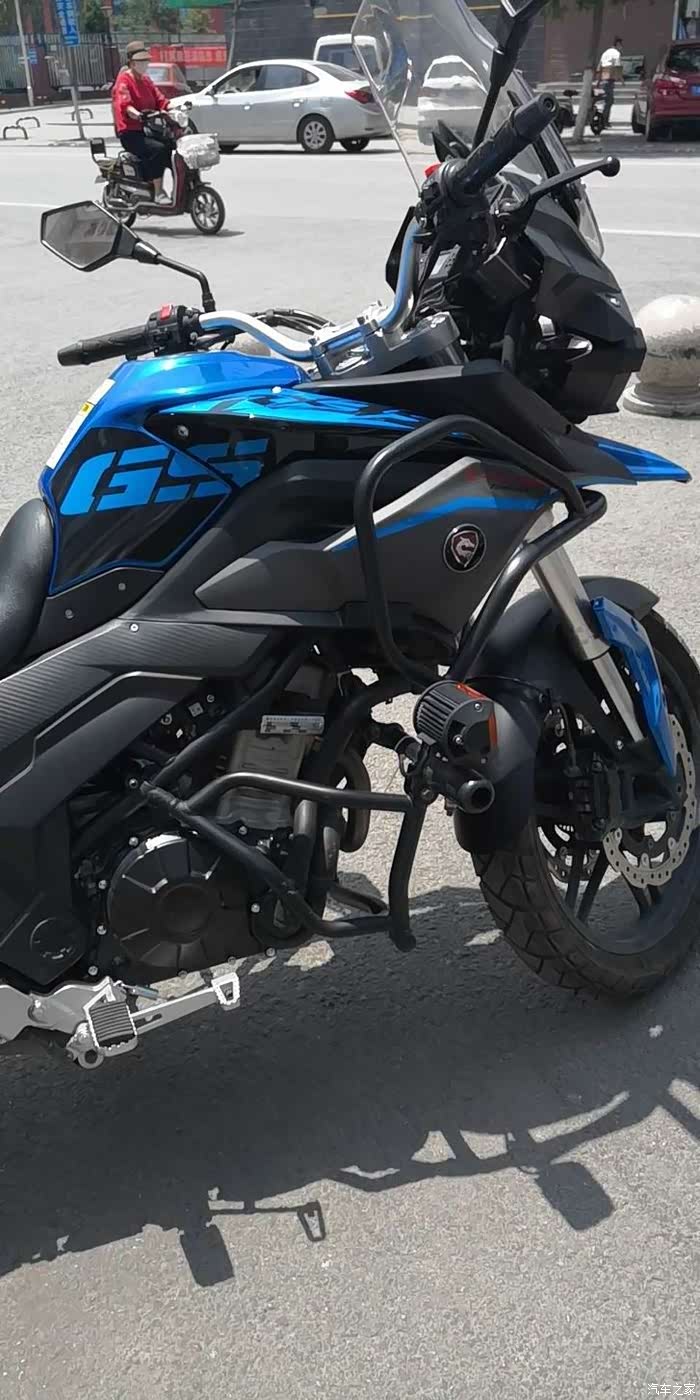 女骑士第一辆大排坐骑赛科龙rx3s