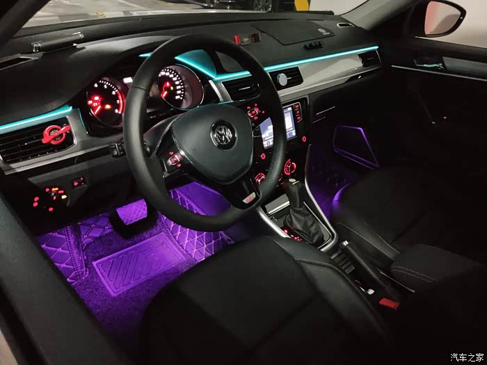 16新宝来脚下的氛围灯可以换灯泡么