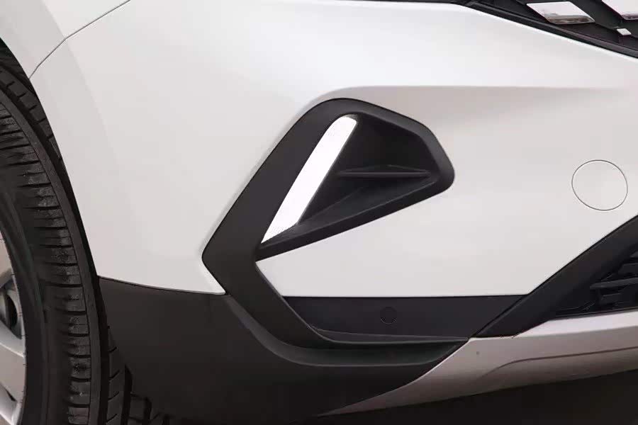 长六边形的进气格栅,加上菱形镀铬装饰片的设计已经深入了人心