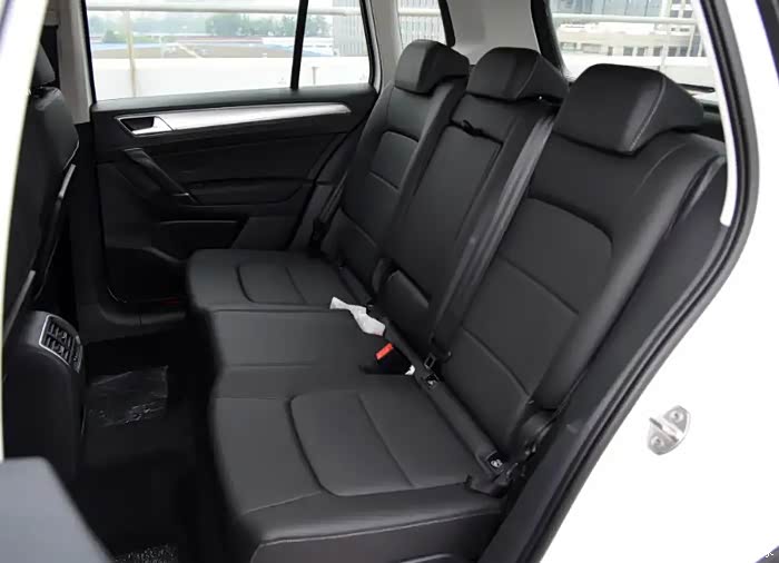 大众高尔夫嘉旅车厢空间大,家用商用都可以