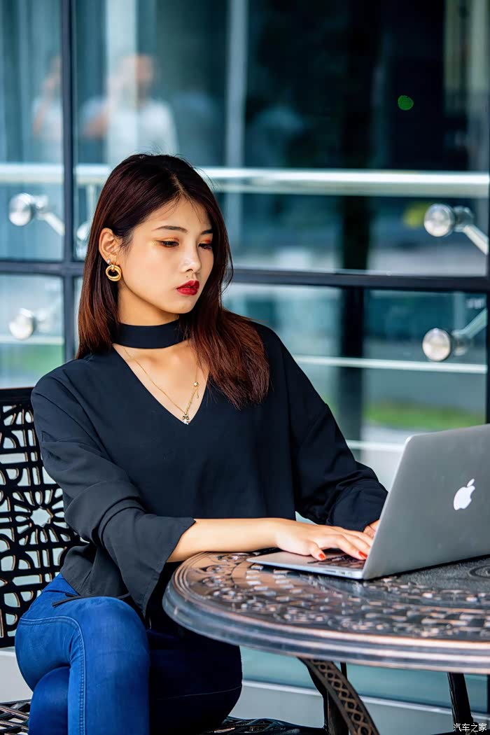 一枚金融女的小鹏爱车秀致敬精致生活