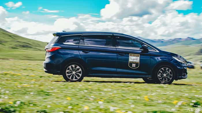 带着max去西藏之在毛垭大草原上尽情奔驰的宋max