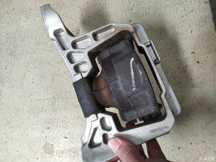 经典福克斯发动机机脚垫