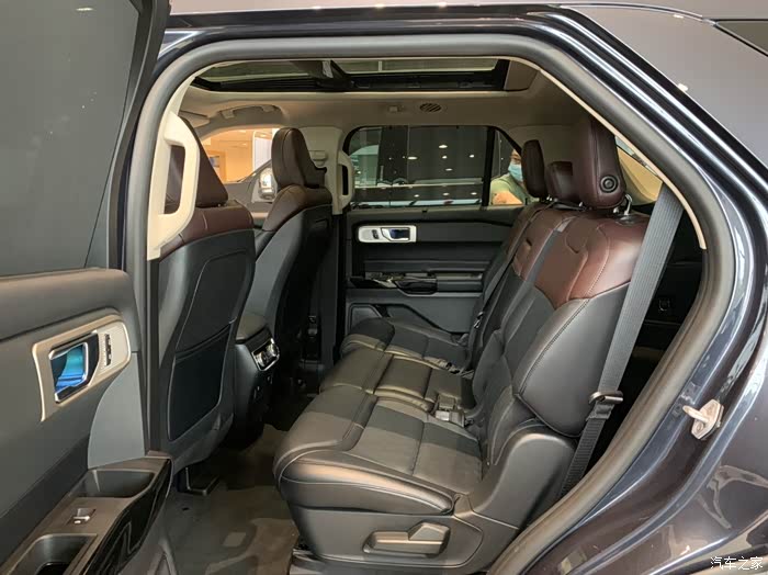 你的新探险者内饰细节多图