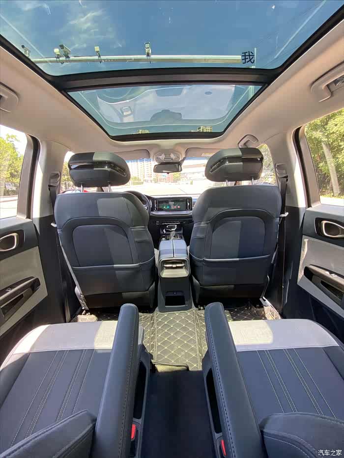 新宝骏rm5外观很年轻内饰动感空间大