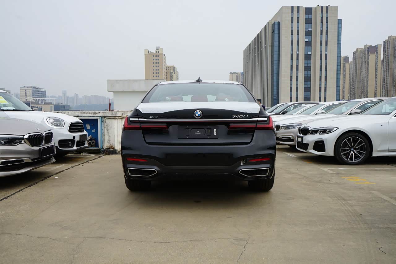 宝马740li xdrive 行政型 m 运动套装