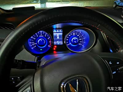 迷人的蓝色的仪表盘.