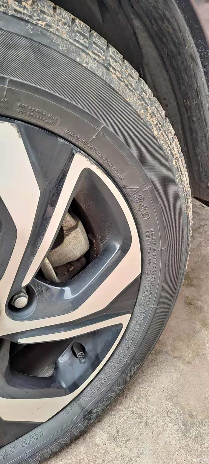 5代雅阁 前轮胎有细小裂纹,还能再跑1000公里吗?