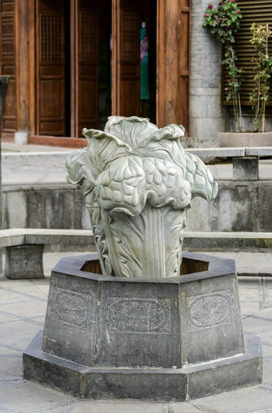 大理古城『红龙井』入夜之后,光影朦胧,仙乐飘飘!