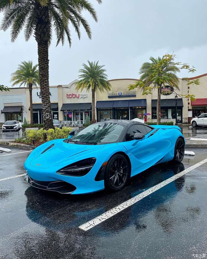 帅气的蓝色迈凯伦mclaren 720s.
