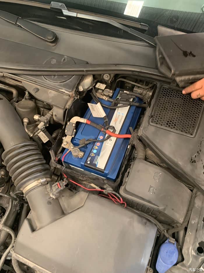 沃尔沃更换电瓶