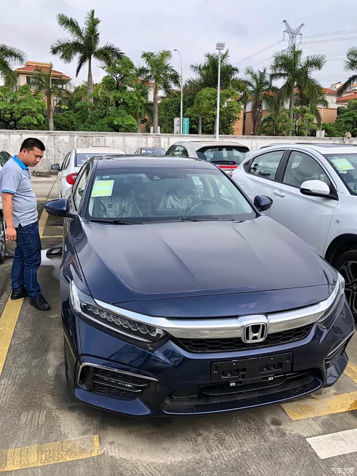 年轻车主喜提inspire混动月光蓝