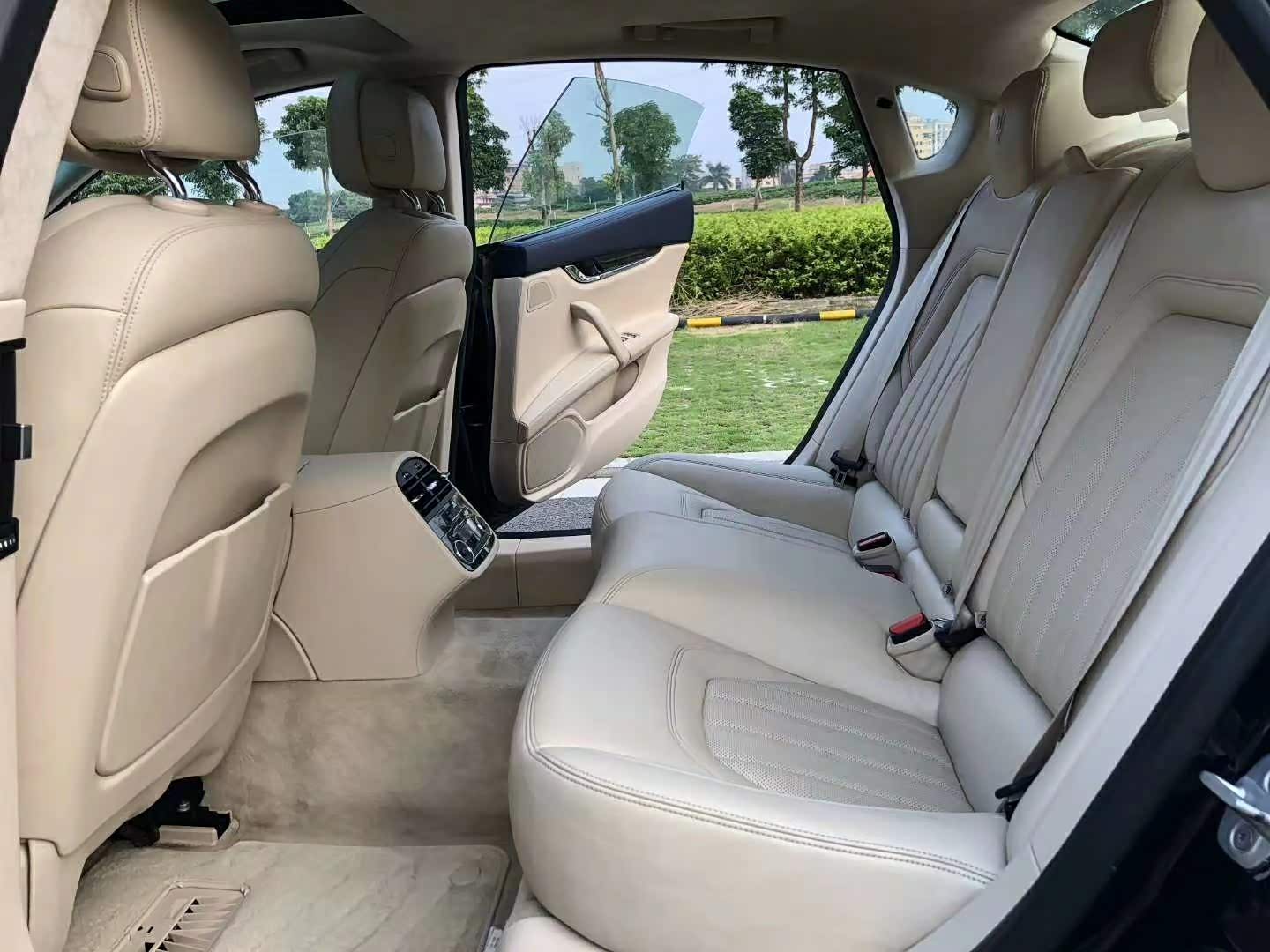 玛莎拉蒂总裁 帅气迷人,线条突出,内饰做工精细!