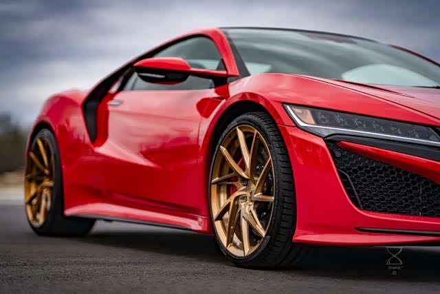 本田超跑nsx,大红色配金色轮毂别有一番风味!
