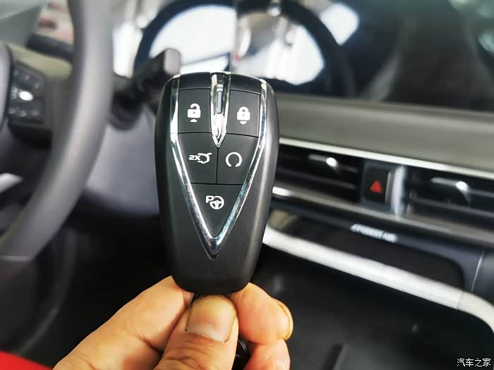 【图】观摩自有引力,配置科技,造型动感_长安uni-t论坛_汽车之家论坛