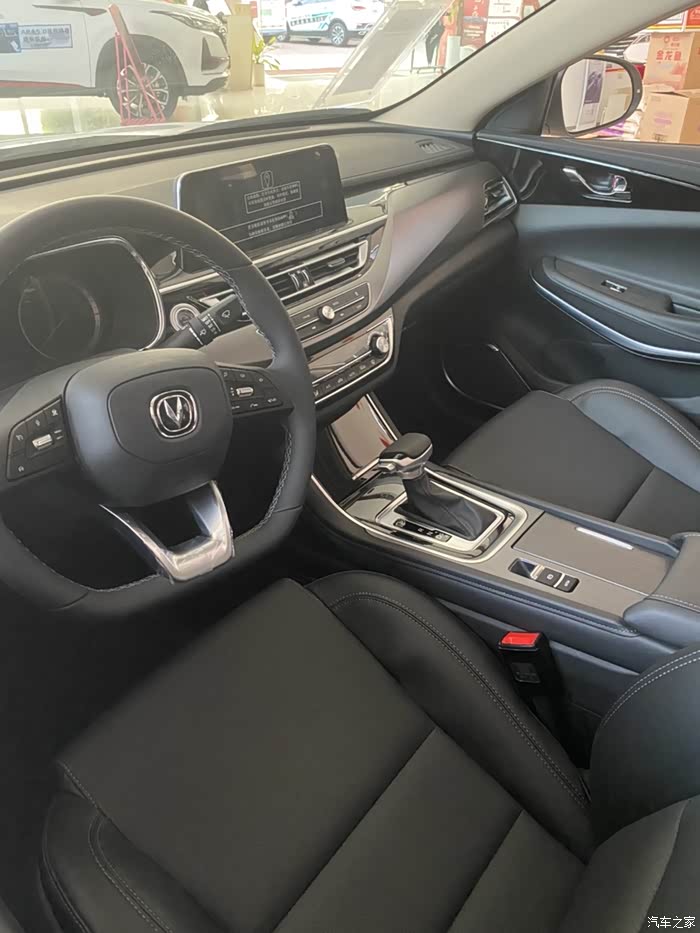 内饰沉稳不失华丽!十万元的价格二三十万的质感!