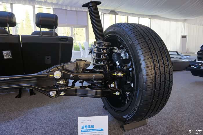 搭载柔性副车架结构,兼具横向刚度与操作稳定性,提升整车nvh,带来极佳