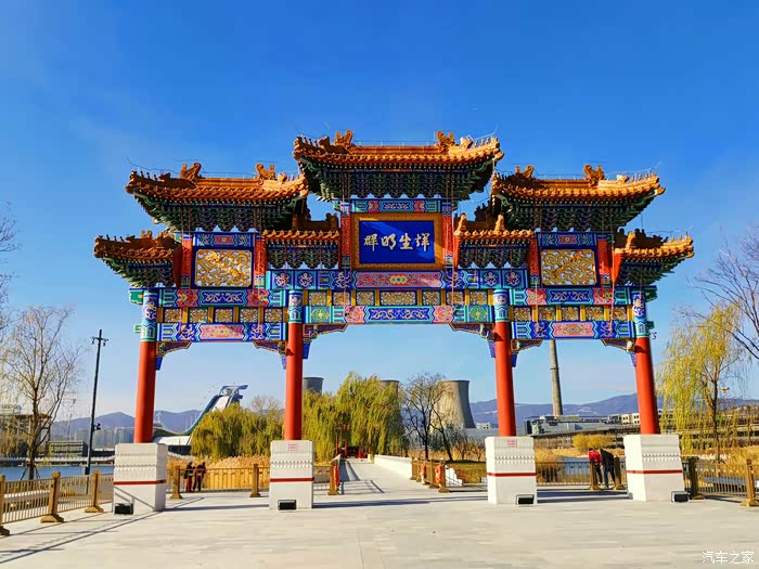 这个门牌楼漂亮.