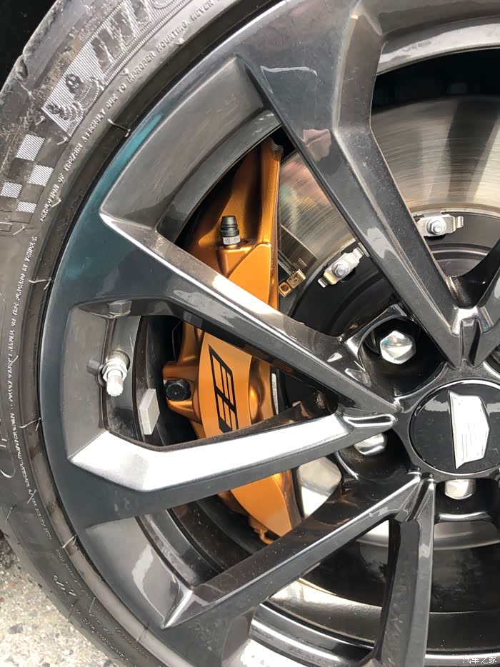 6活塞金色brembo卡钳,还需要加钱选配