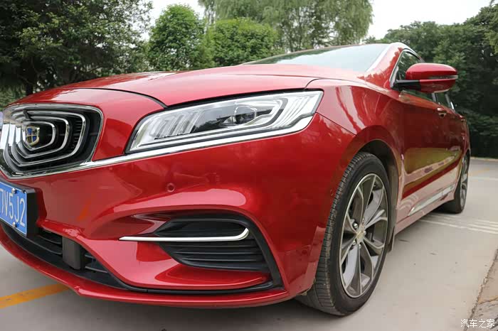 居家实用的红色吉利博瑞17000公里用车感受