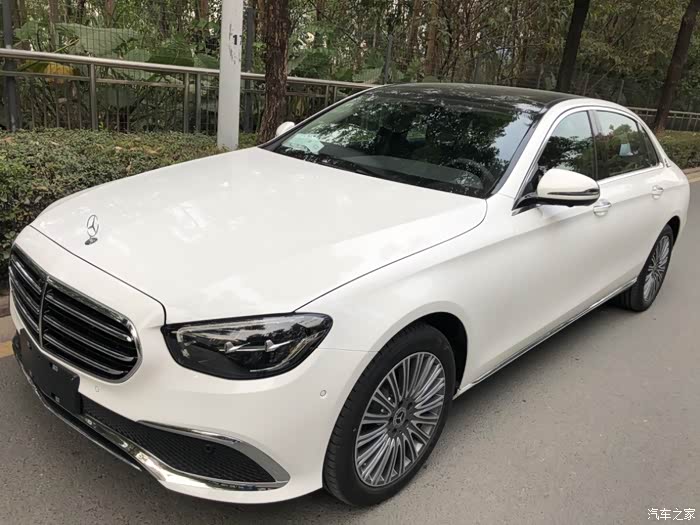 2021款e300l白色立标版提车更新图片