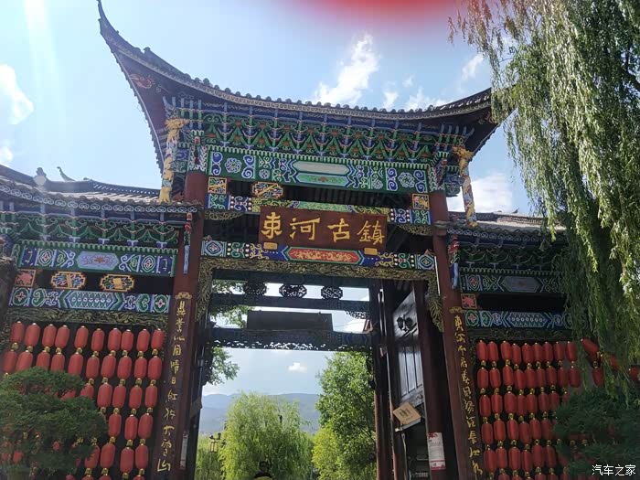 双古镇的休闲下午再遇心中的骚包红