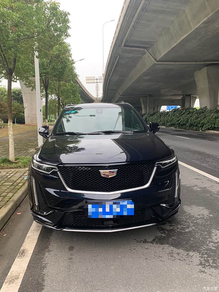 一家老小齐上车凯迪拉克黛蓝xt6