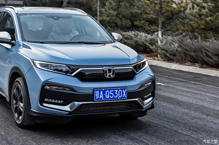 新鲜车影新锐且时尚预算有限的年轻人本田xrv值得一看