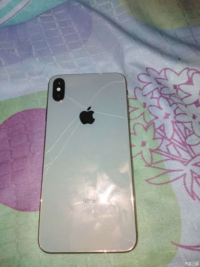 妈的手机摔破了xsm换个屏幕要2000多吧