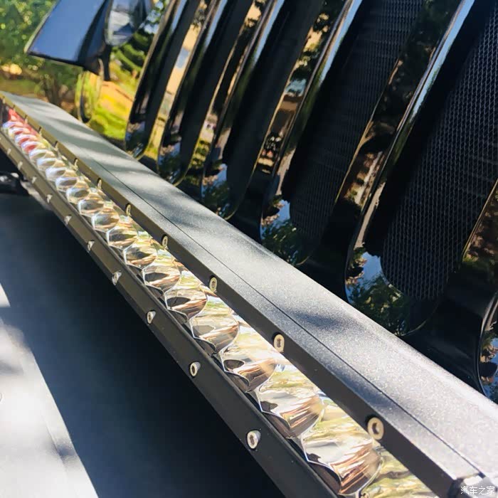 出海拉氙气射灯北极之光20寸led条形射灯