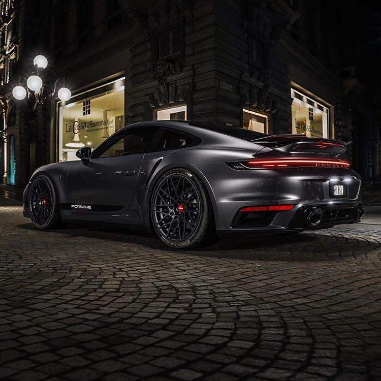 保时捷新车911(992)turbo s,真的很漂亮啊