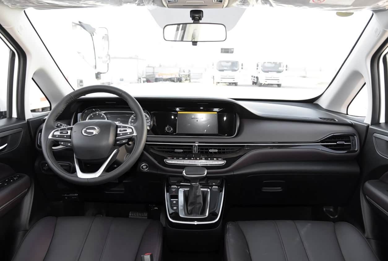 传祺gm6的内饰看起来要简洁明了很多