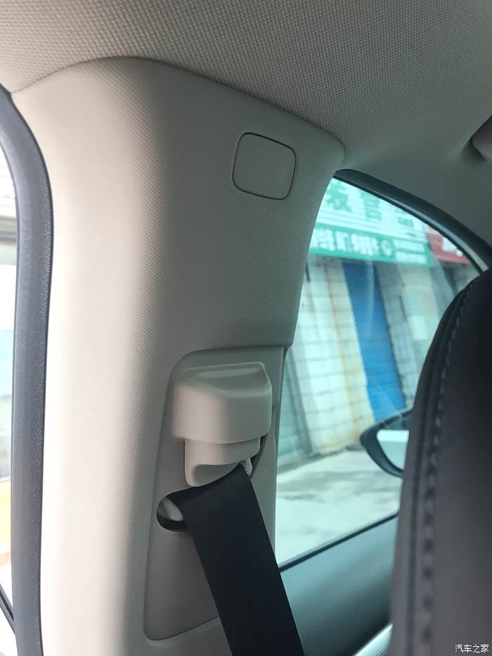 1295 | 回复: 9 雅阁论坛 你们车里b柱上标有气囊的标志吗?