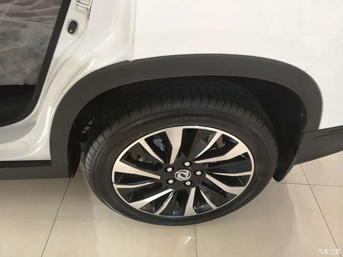 轮胎为优科豪马品牌,贵的吆