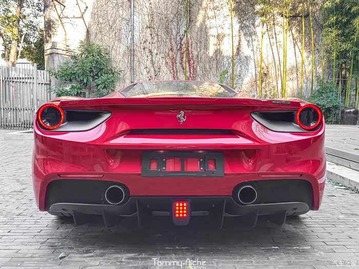 f1领航灯可以单独控制,白天晚上开辨识度很高.