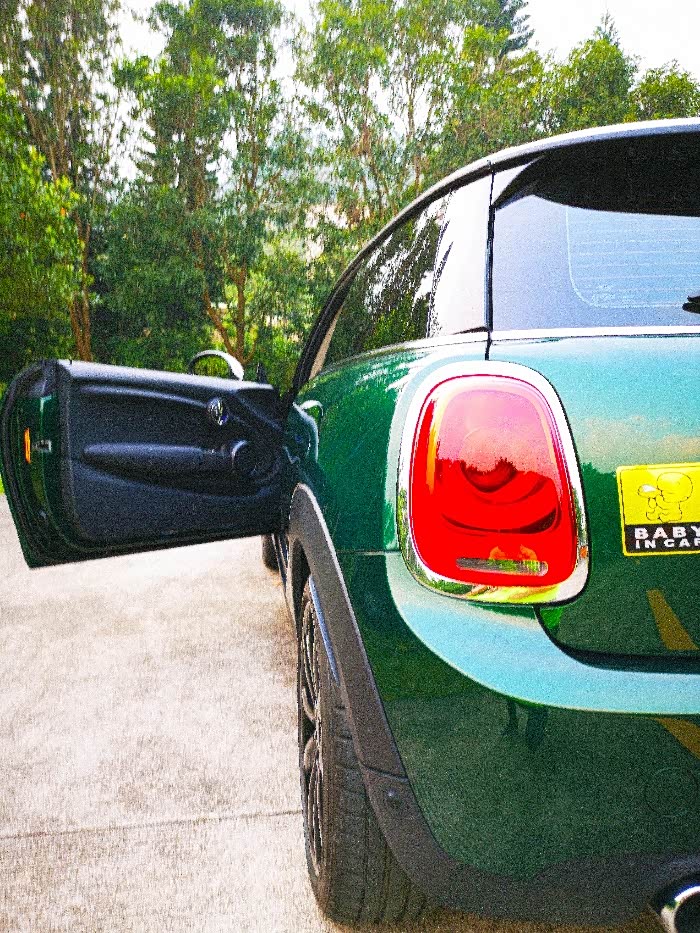 英伦绿的minicooper漂亮经典百看不厌