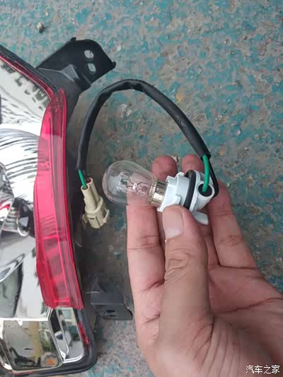 自己动手 我为小七更换后雾灯_长安cs75论坛_手机汽车之家