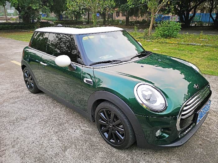 英伦绿的minicooper漂亮经典百看不厌