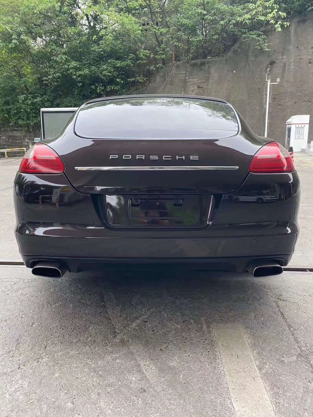 老款的帕拉梅拉非常的实用,非常的漂亮.