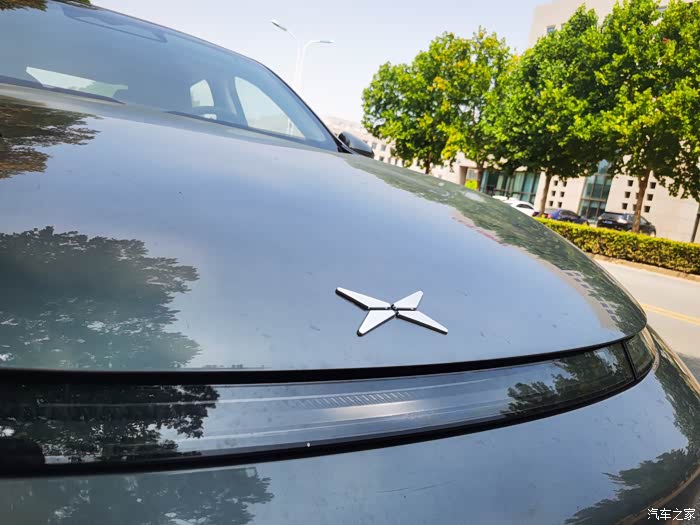 小鹏的这个标志也让我想到了某种星球符号.