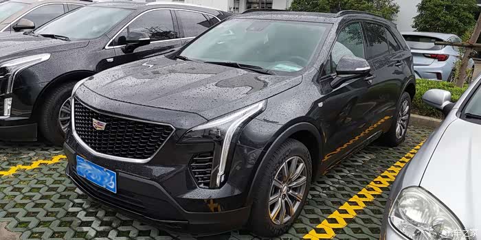 【图】黑色xt4,墨灰xt4,还有xt4和xt5同台的照片_凯迪拉克xt4论坛