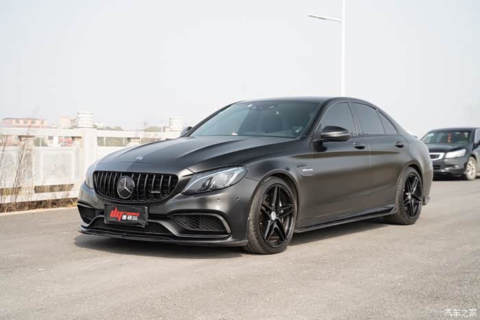 太滑受不了出19年上牌奔驰c63四门