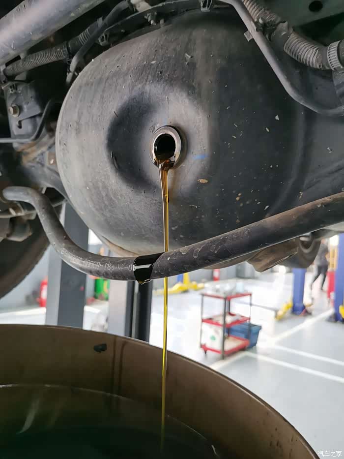 柴油哈弗h9大五座第三次更换后桥油在旁边看着比较靠谱