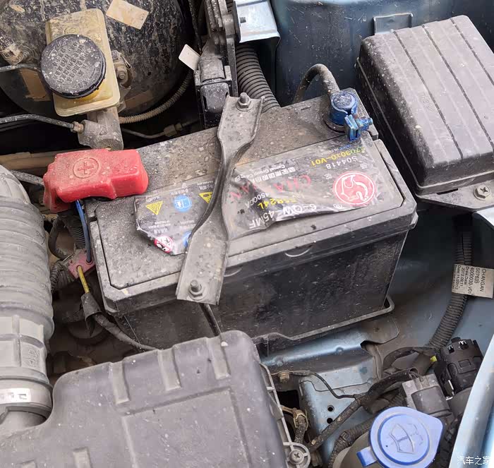 更换小三的电瓶