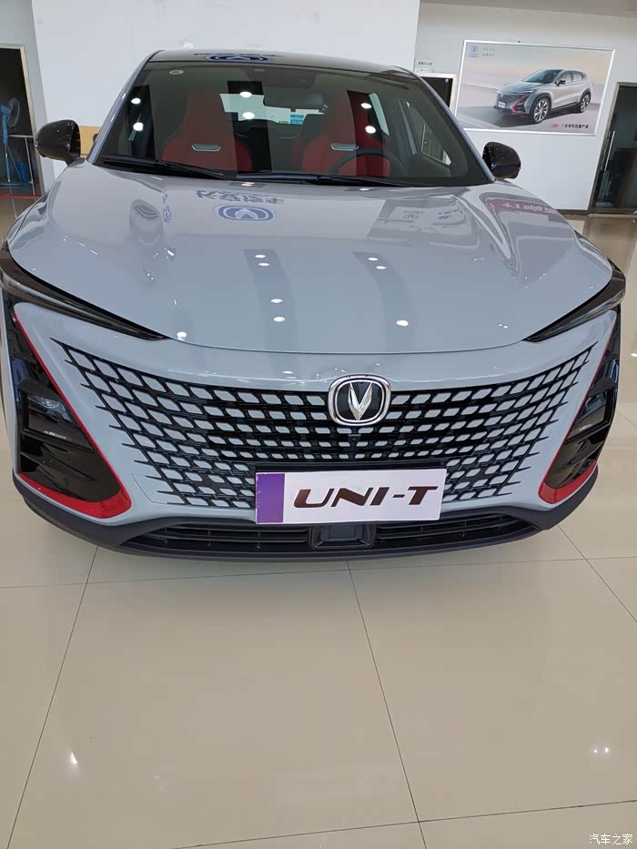 到店实拍灰色uni-t之前看到过其他颜色的这款车,今天去看了这个原子灰