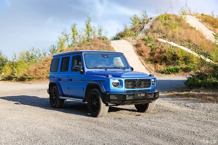 这是ta的生活态度,开奔驰大g越野吧!