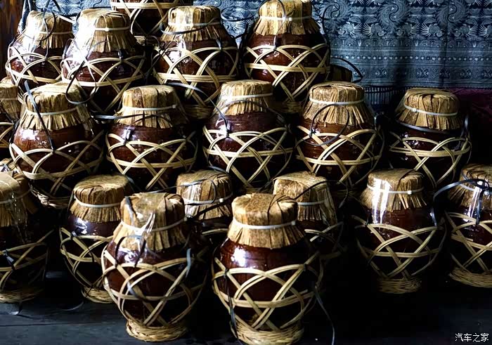 来到苗族感受他们的酒文化